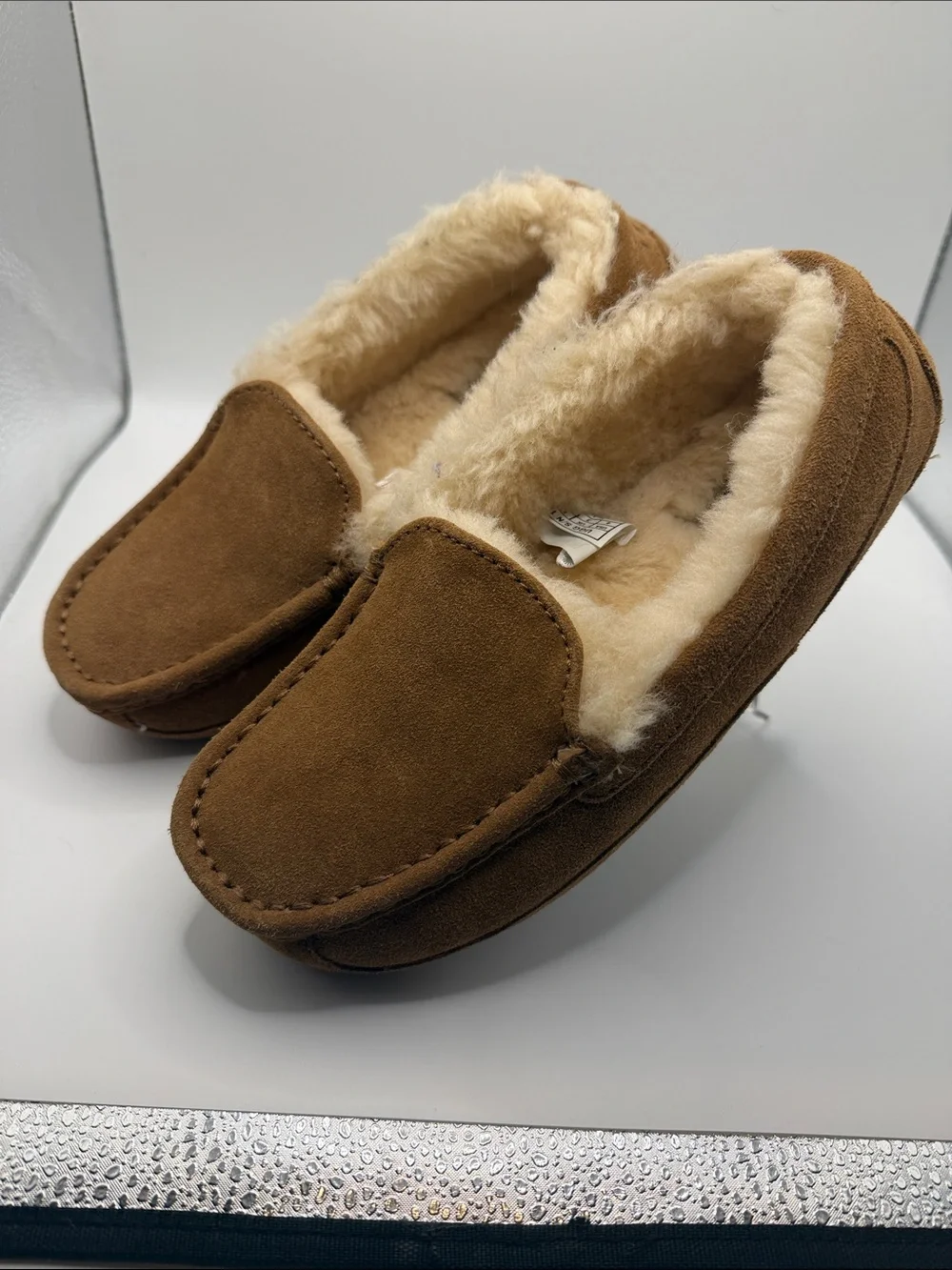 UGG Kids Ascot Sheepskin Slippers - Unisex US Size 4 Indoor - Cozy Comfort